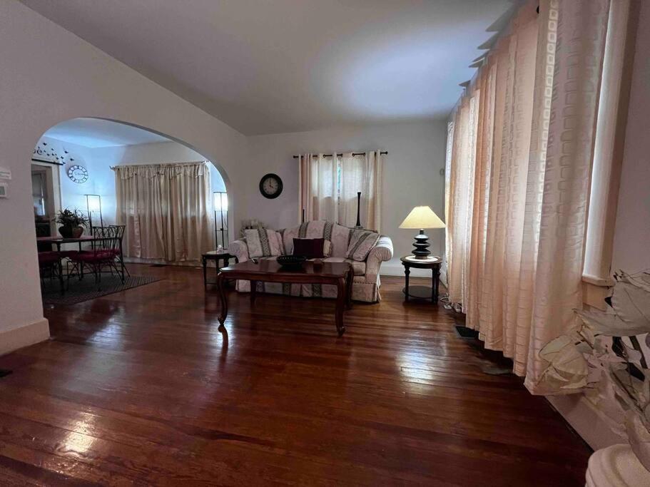 Comfortable 2-Bdrm Spacious Home With Wifi & Patio 印第安納波利斯 外观 照片