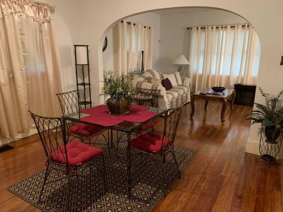 Comfortable 2-Bdrm Spacious Home With Wifi & Patio 印第安納波利斯 外观 照片